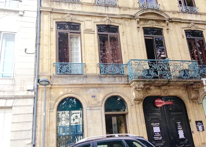 Location 93 M2 Plein Centre Historique